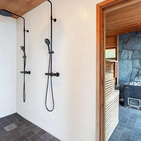 World's End - 2 Luxury Beachfront *